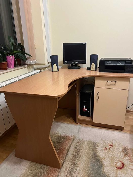 Продавам Настолен компютър-HP