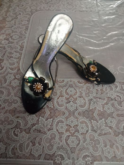 Шлепанцы на каблуках с бисером