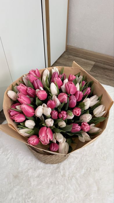 Цветы тюльпаны свежие