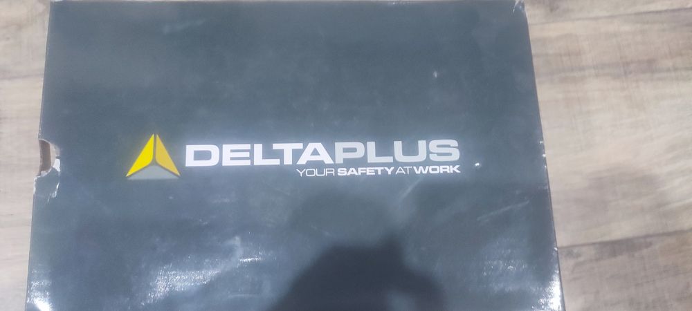 Продам зимние ботинки 42 размера