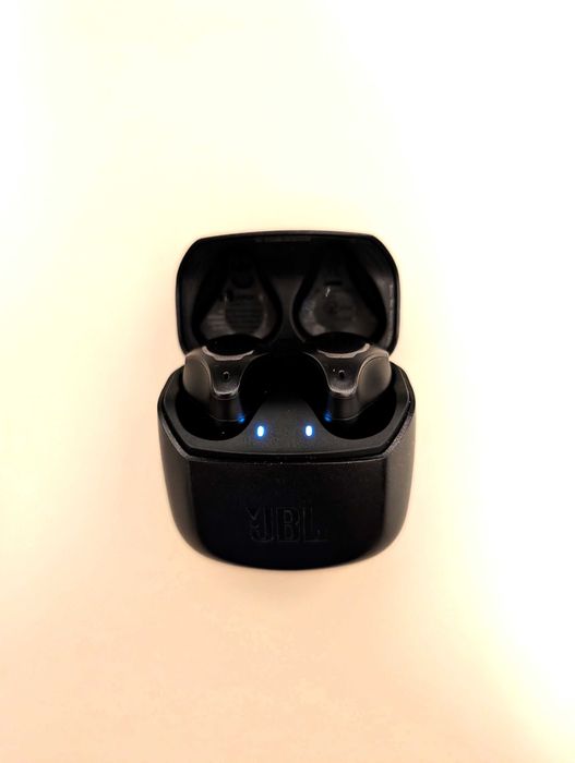 Casti High-End BT - JBL CLUB PRO+ TWS - Pachet Complet (Cutie + Accesorii)