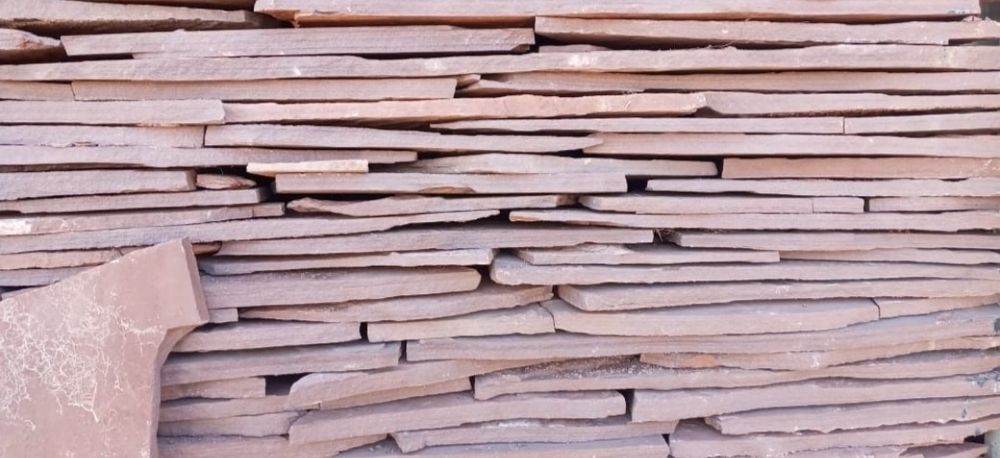 Красный дикий камень