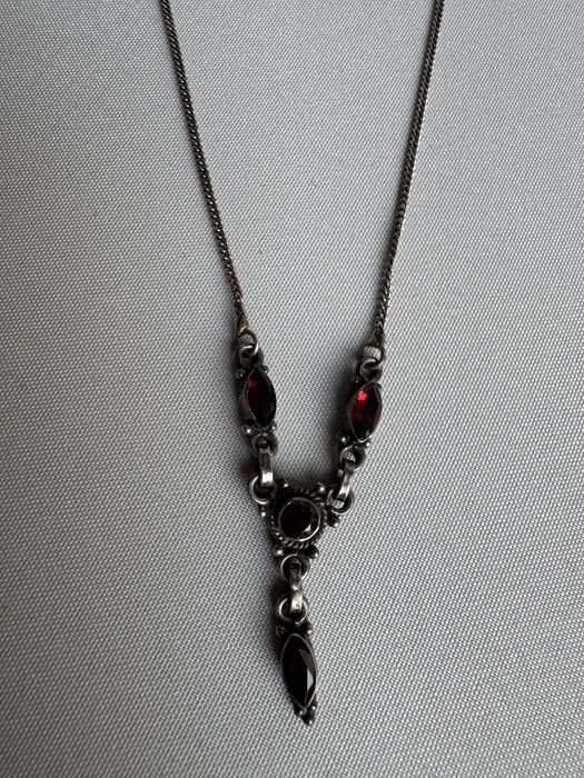 Colier din argint si granate