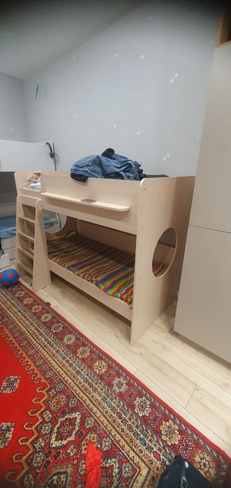 Продам двухярусную кровать.