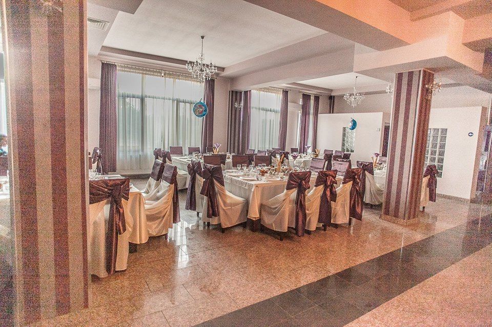 Inchiriez spatiu comercial central- 443 mp parter si 443 mp etaj