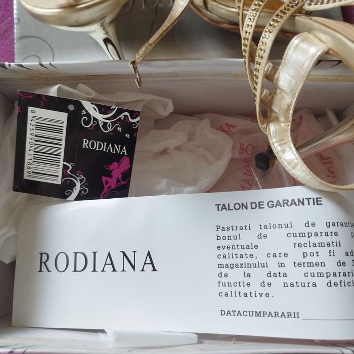 Елегантни дамски обувки с висок ток,нови.