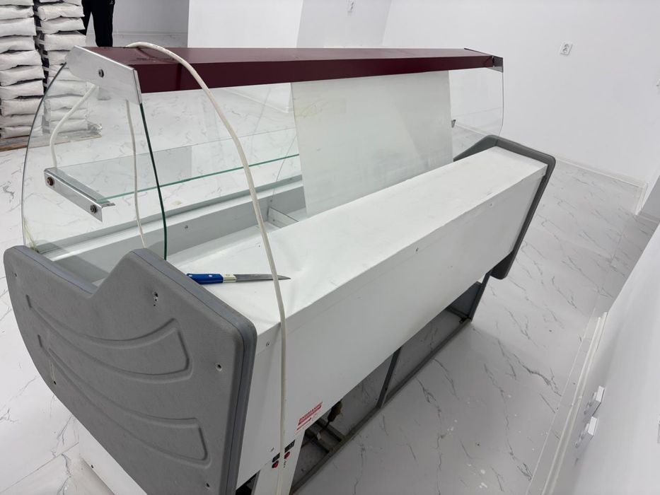 Продам витринный холодильник