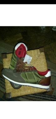 Vand pantofi sport produs de calitate,noi..mar.43