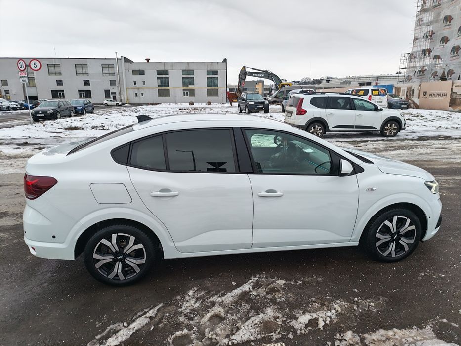 Vând Dacia Logan 2024