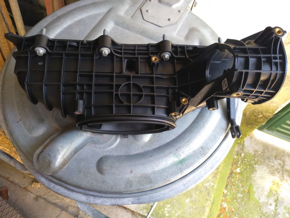 Колектор Мерцедес W204,212,OM651,мотор 200,220,250 cdiъздуховоди