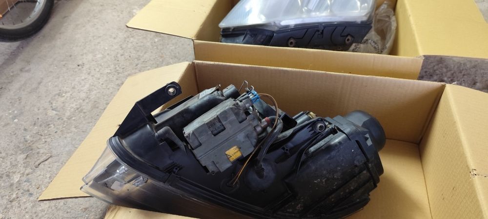 Фарове HELLA  за VW Passat B 5.5 (00+05г.)