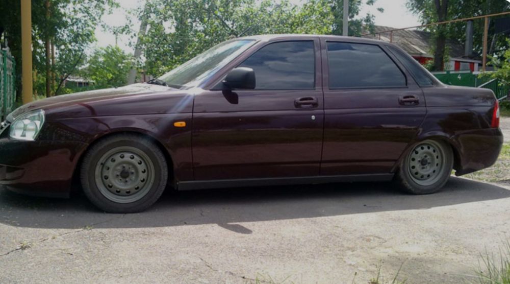 Продам приору по запчастям