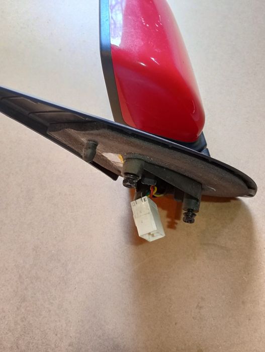 Продавам ляво огледало за Chevrolet Aveo Sedan