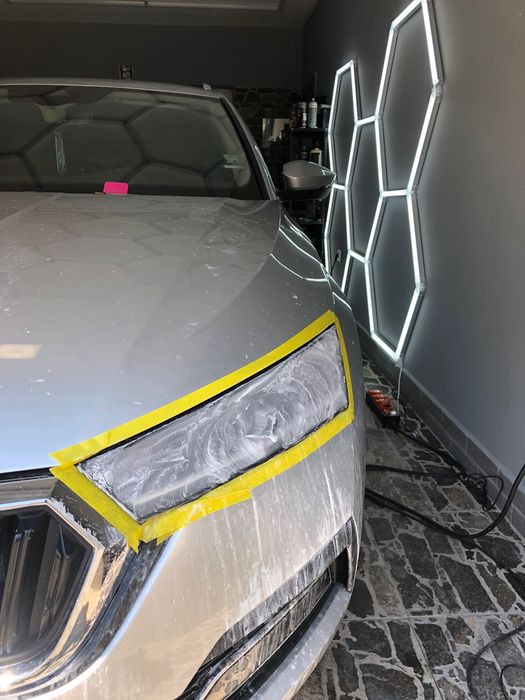 Затъмняване на автомобилни стъкла . PPF фолио на фарове , полиране