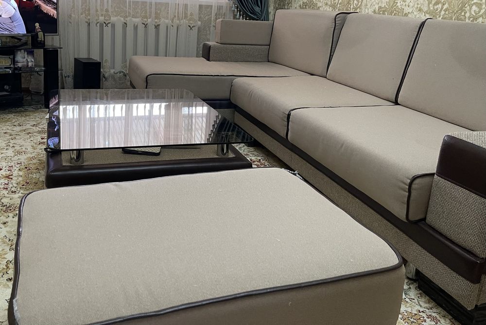 Хорошим состоянии уголок гостины