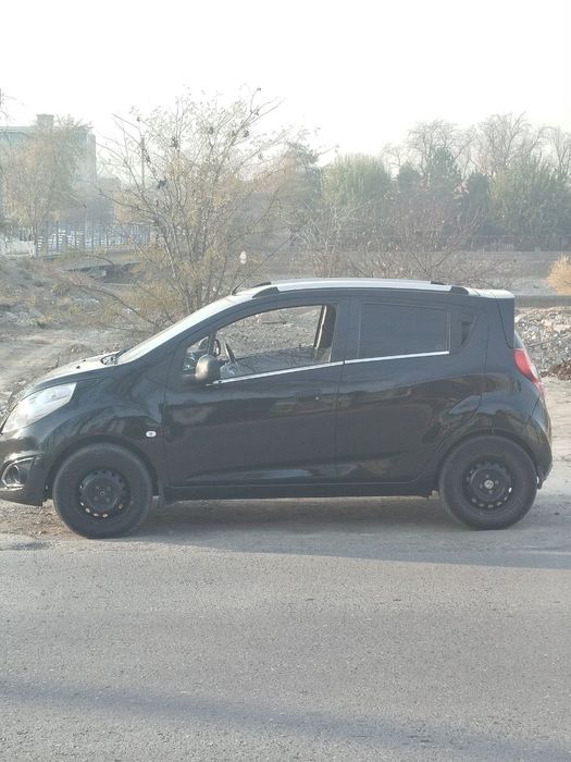 Spark sotiladi qora 1.25mtr