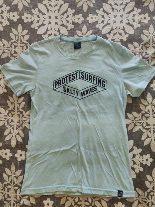 Продам футболку Protest Surfing Salty Waves