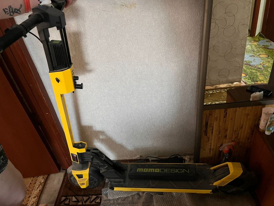 Электросамокат в отличном состоянии