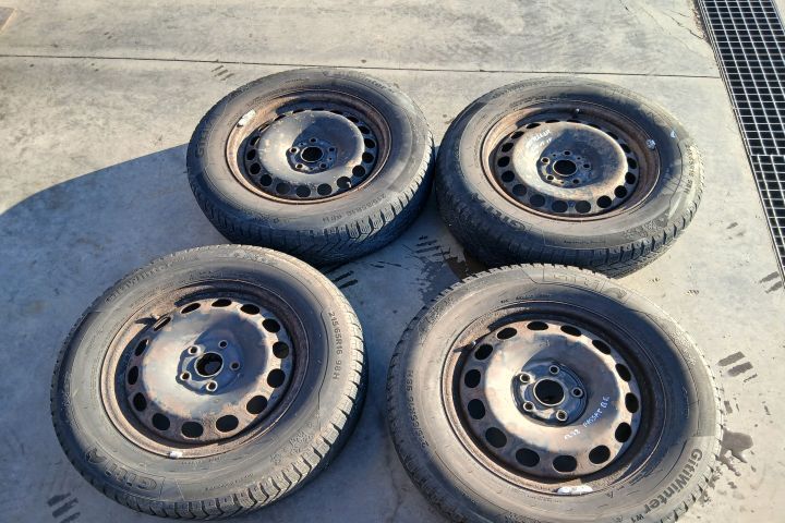 Jante aliaj cu anvelope 16 - set 7N0601027B 61/2JX16H2 ET33 215/65 R1