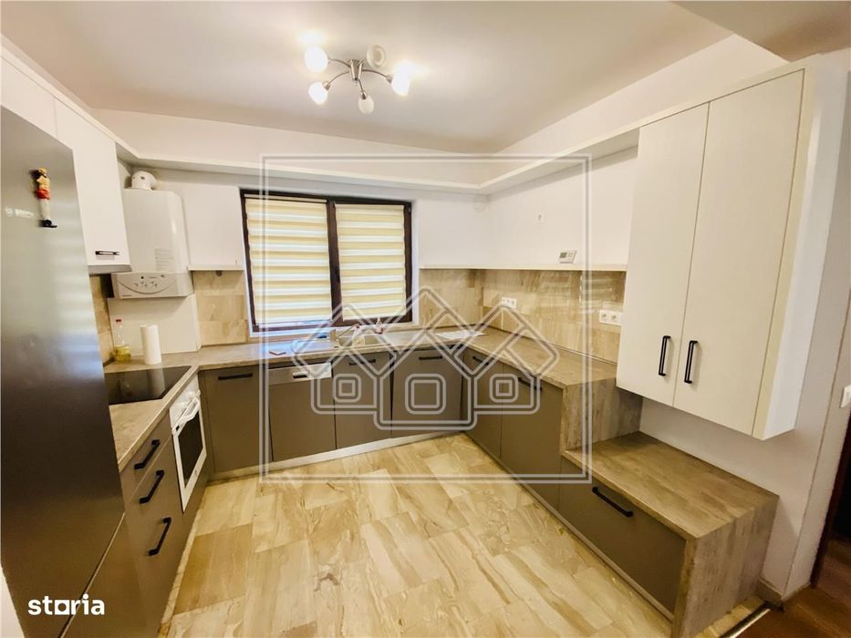 Apartament cu 3 camere si balcon mare, la cheie, terasa mare