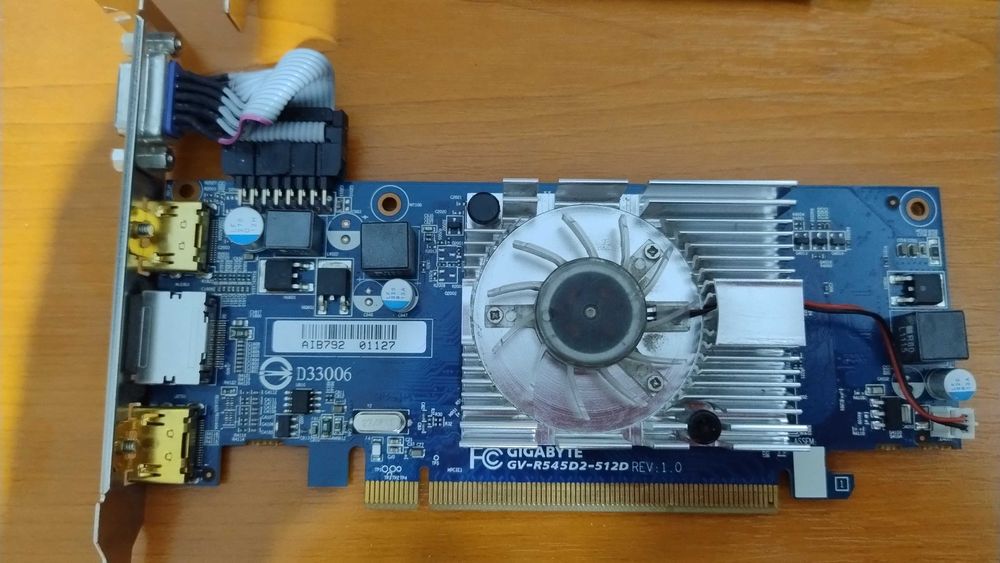 Placi grafice Radeon/GeForce