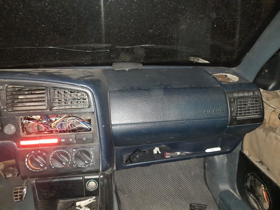 Передняя панель-торпеда Пасат Б-3 Б-4