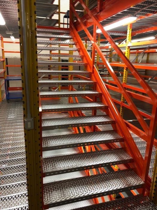 Rafturi metalice industriale