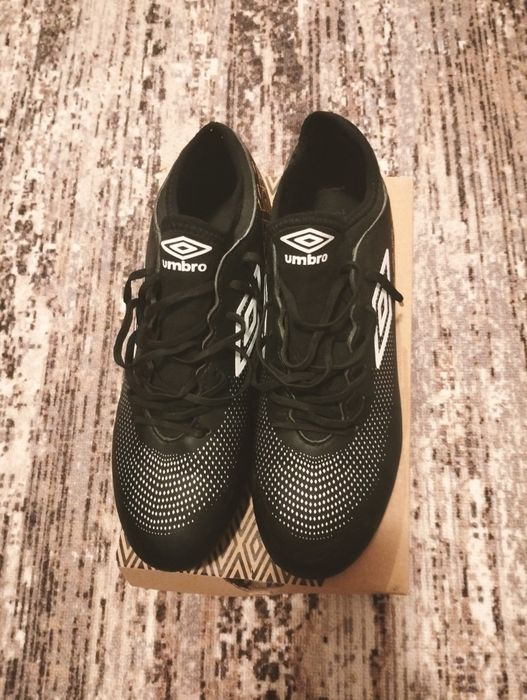 Ghete fotbal umbro va rog cumparatile!