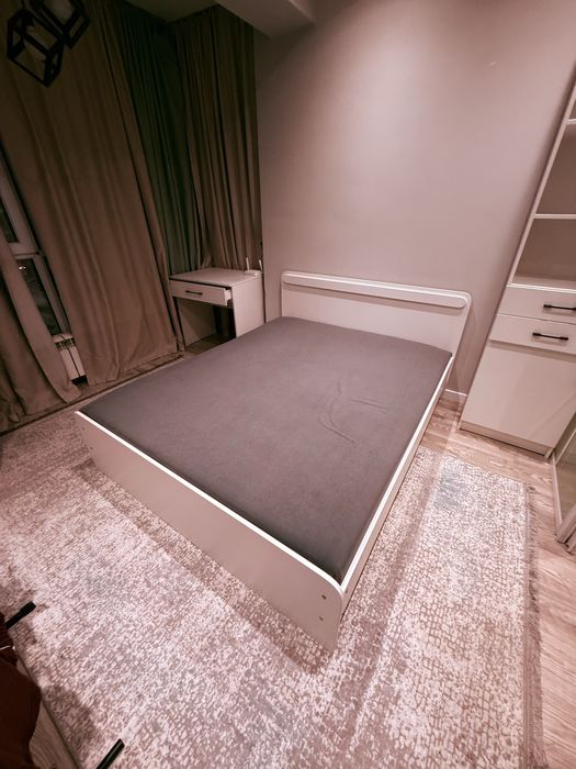 Двуспальная кровать