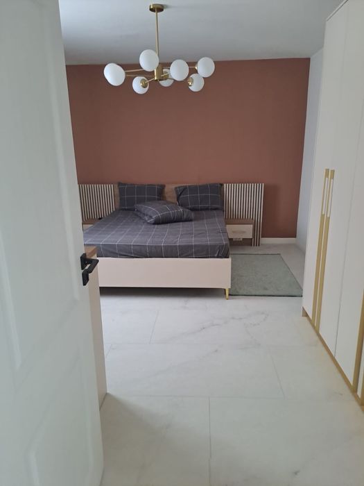 Se vinde casa la cheie !