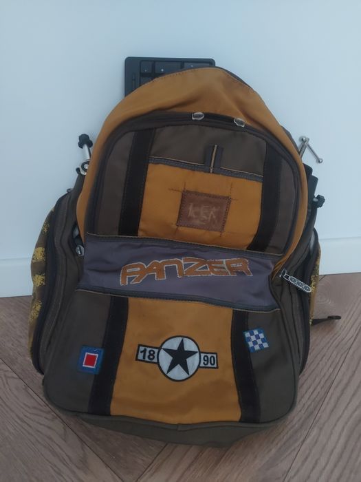 Продам рюкзаки и кроссовки