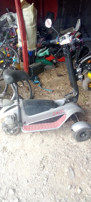 Vînd   triciclu   fără  permis
