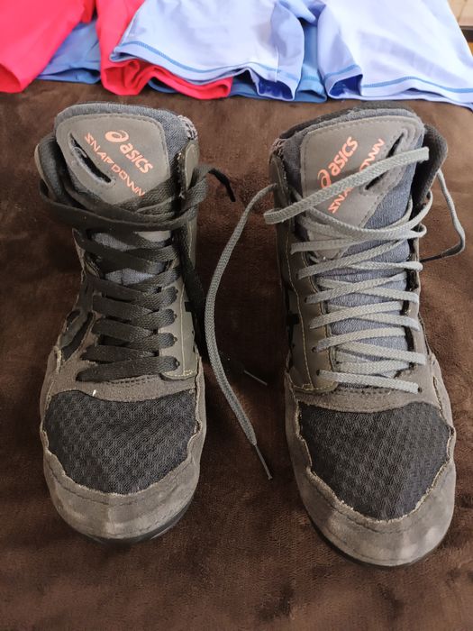 Ghete de lupte asics snapdown