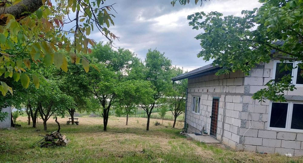 Casă la lac în Câmpenești, cu 800 mp teren