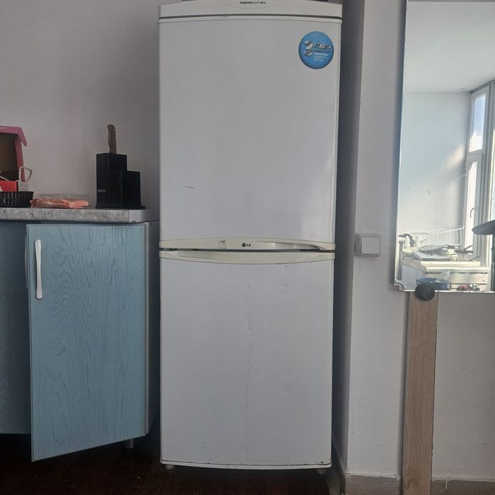 Продам срочно холодильник.