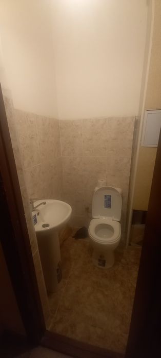 Карши шахар янги бозор олдидан 2 хонали янги дом квартирага берилади.