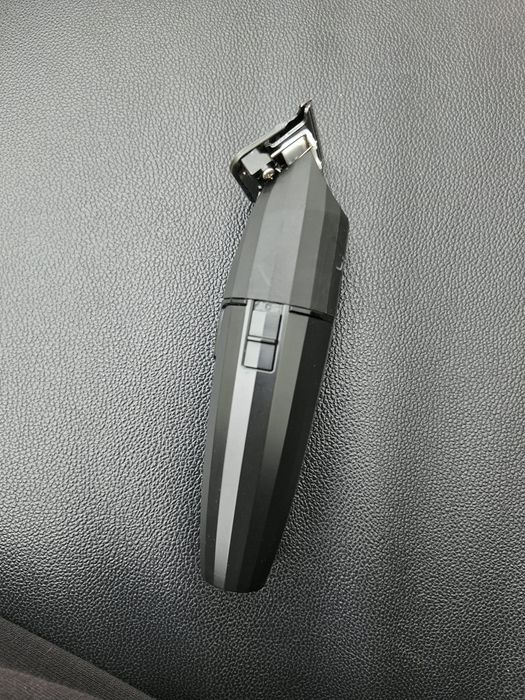 Trimmer JRL Onyx 
Folosit ~6–7 luni, taie curat, lama nu m
