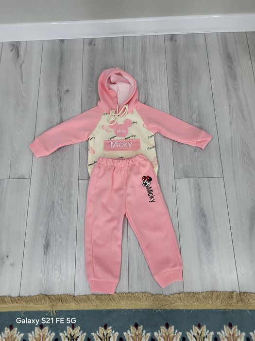 Спортивный костюм для девочки новый