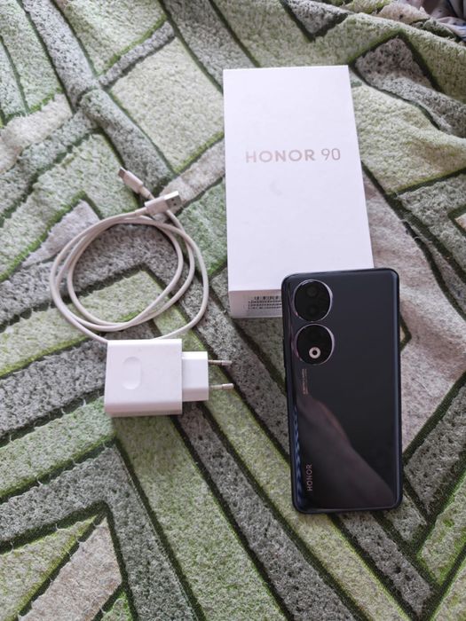 смартфон Honor 90