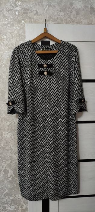 Продаётся нарядное платье 56 размер