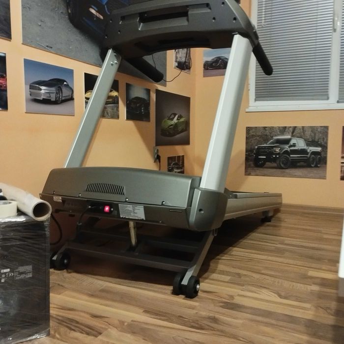 Бягаща пътека Spirit Ст800