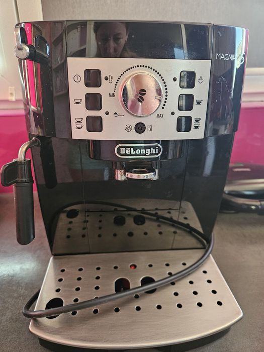 Vand Expressor automat  De'Longhi Magnifica S
