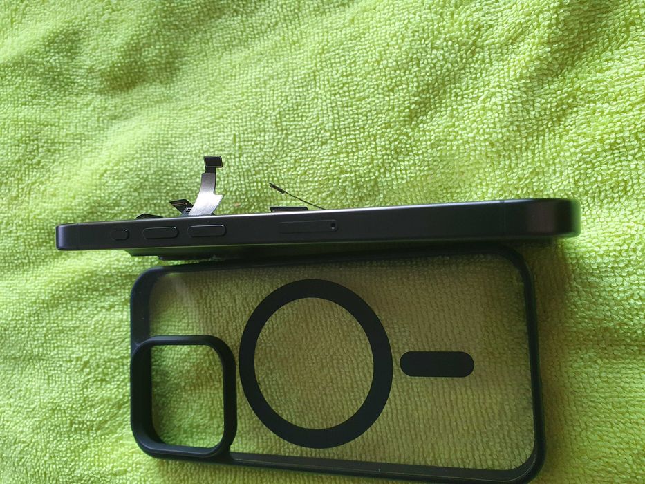 iPhone 15 Pro pentru piese – Carcasă completă Titanium (Șasiu + Spate): Stare impecabilă.