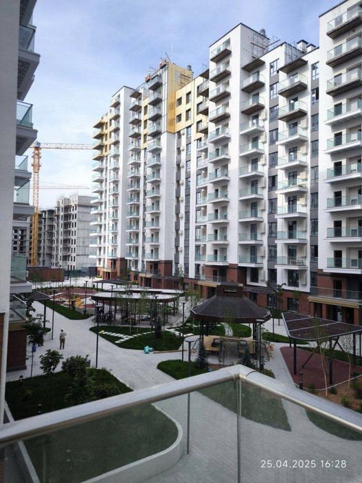 Мирзо Улугбекский район.Продается 3х комнатная квартира. Коробка