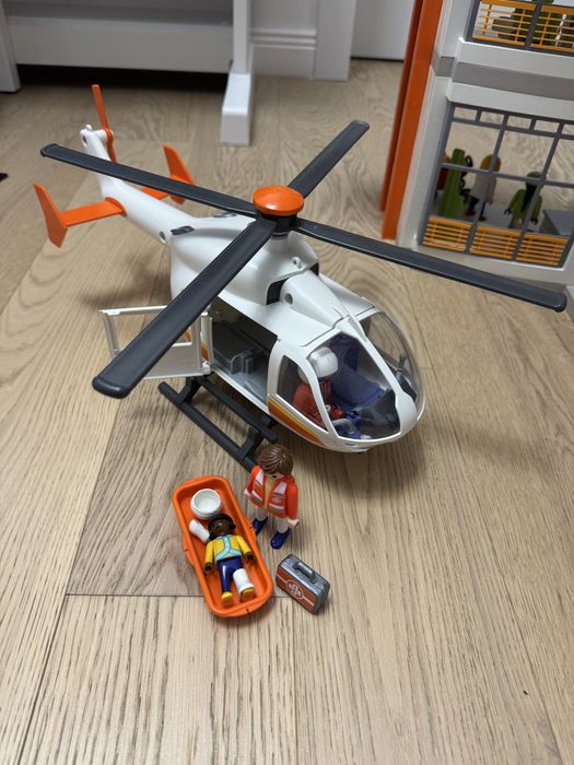 Spital Playmobil cu ambulanta si elicopter