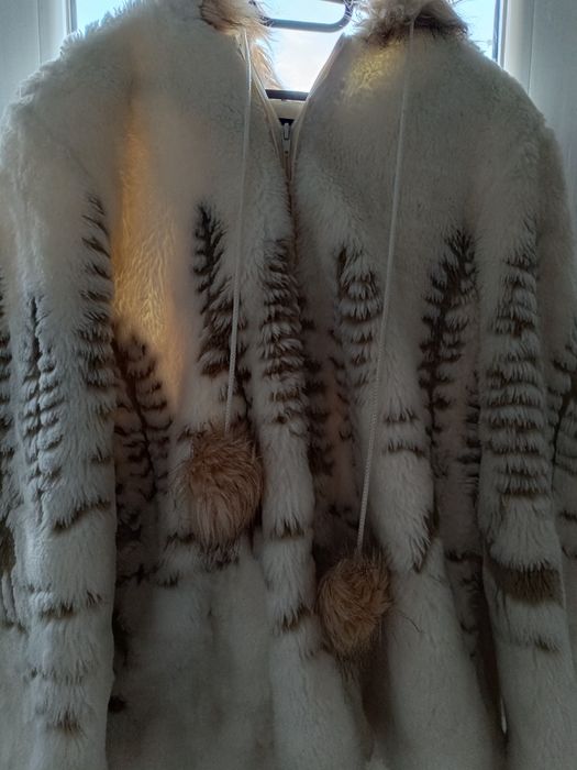 Haină de blană  cu  peisaj de iarnă