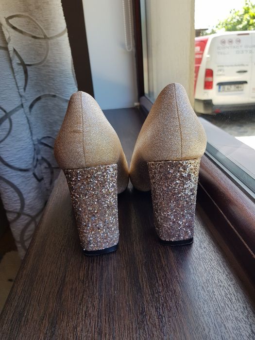 Pantofi aurii comozi