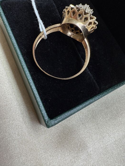 Золотое кольцо с фианитами