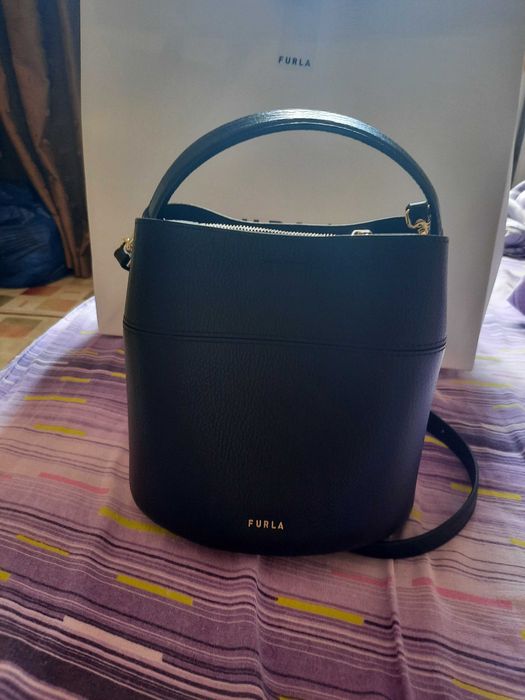 Чанта на марката Furla