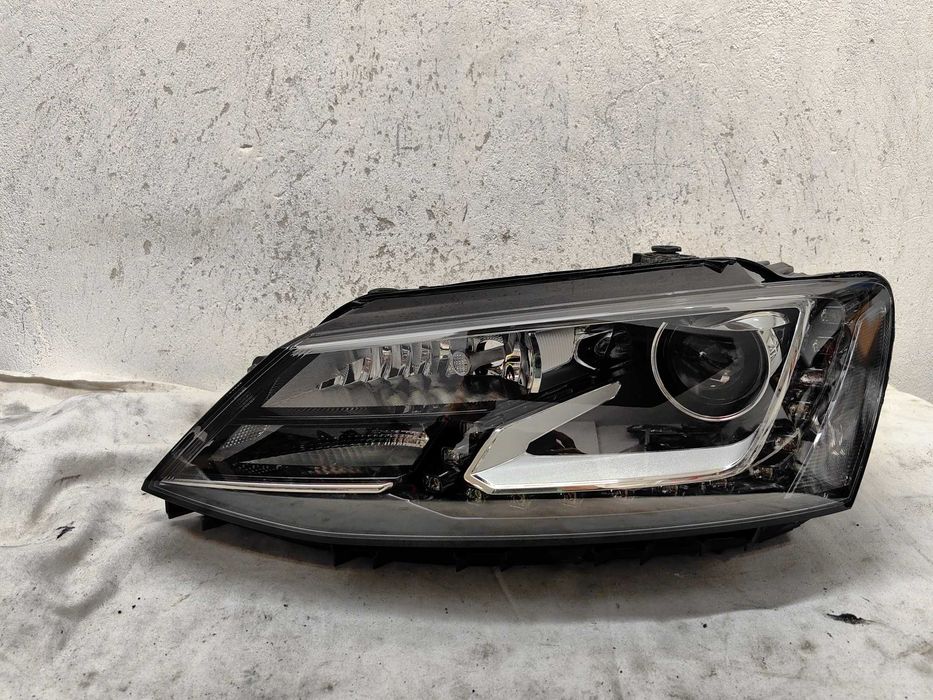 Оригинален фар Vw Jetta Led Bixenon